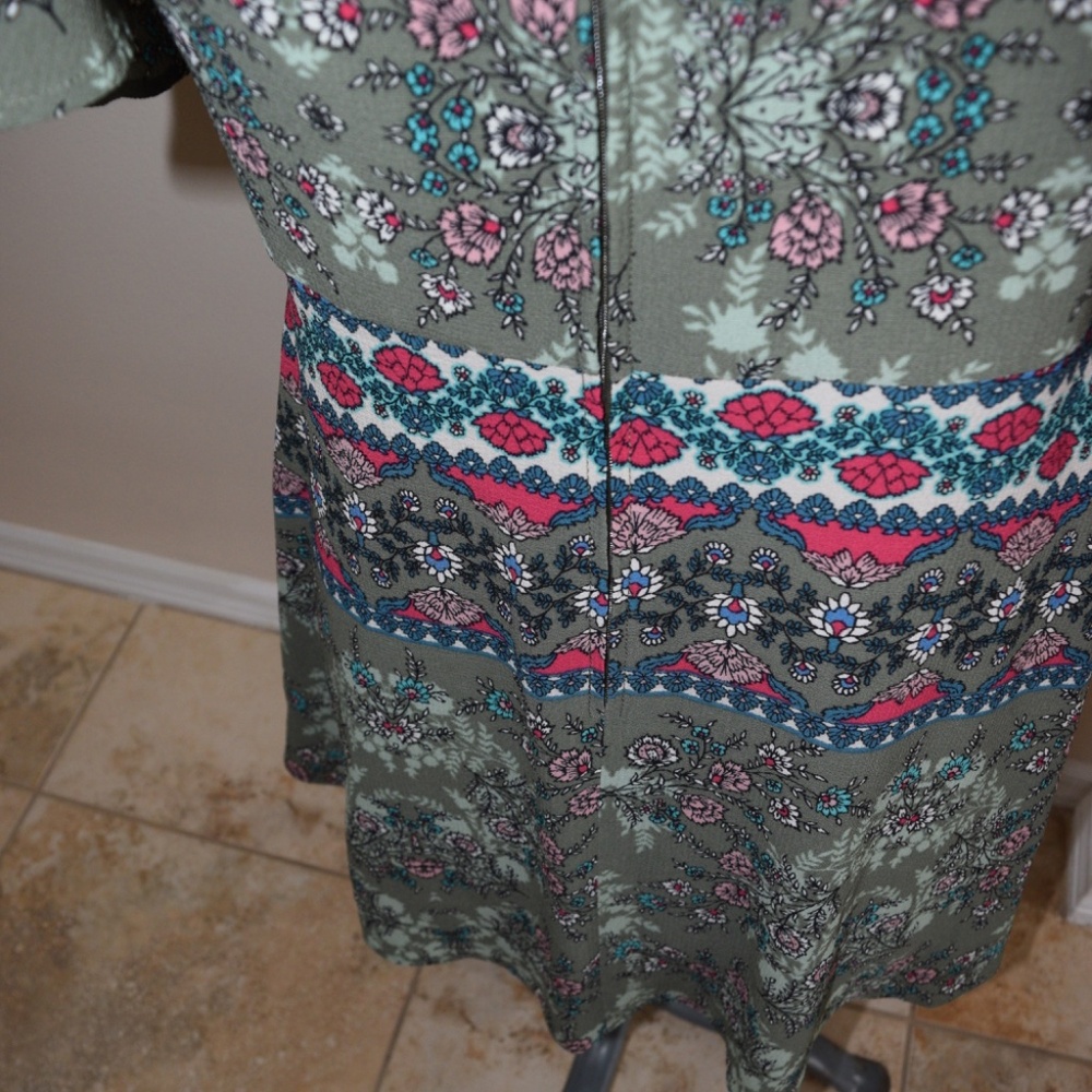 TEEZE ME Floral Sheath Dress - Picture 8 of 8